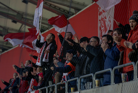 Pénteken sportcsarnok, szombaton stadion