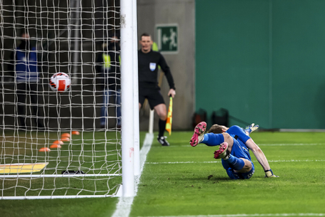 Dobogóra került védések