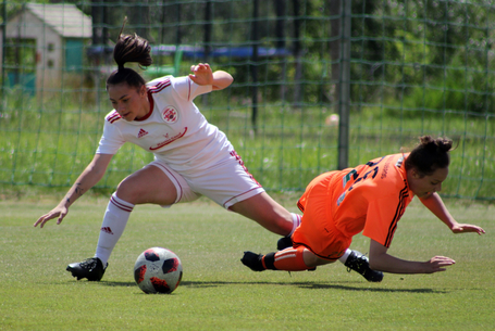 Lányaink derekas helytállása