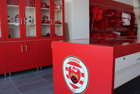 Hétfőn délben nyit az új szurkolói shop