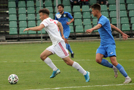 Határozottabban a kapu előtt