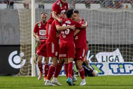 Kétszáz(nál is több) pont és száz hazai gól