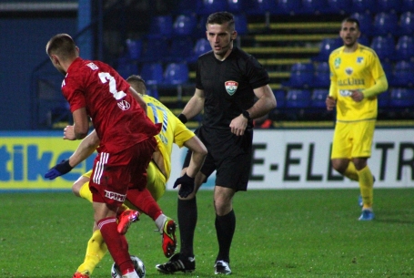 Csaknem egy év után vezet nekünk