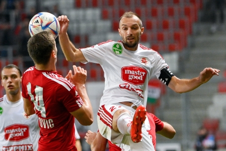 Megfigyelésre bent tartották