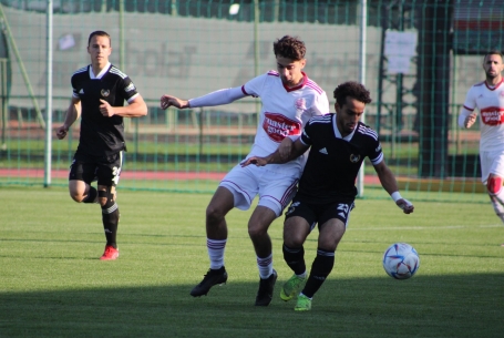 Véleményes tizenegyessel mentettek pontot a hazaiak