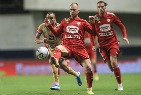 Egyedül az első húszban