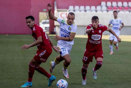 Ketten dobogósok a posztjukon