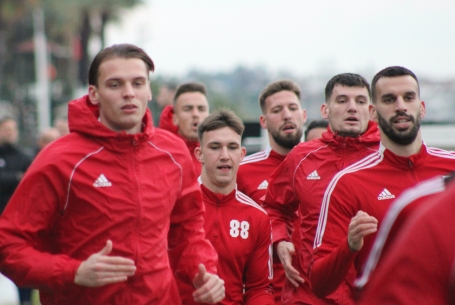 Korábbi lengyel bajnok az első ellenfél