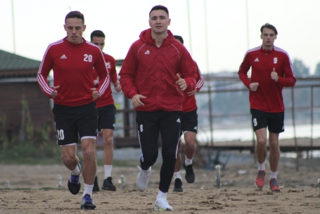 Kocogás a tengerparti fövenyen