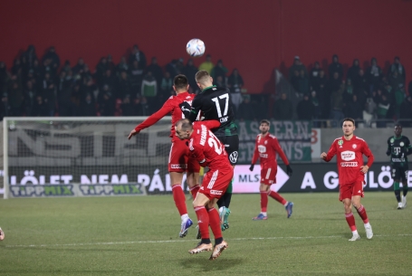 Döntetlen a rangadón