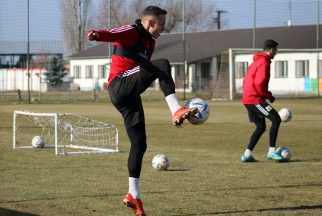 Verőfényes napsütésben gyakoroltak