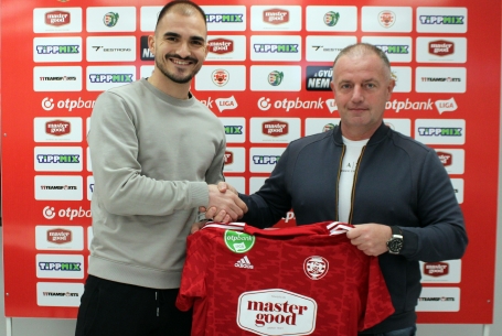 Marad a válogatott szélső