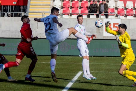 Távoli bomba döntött