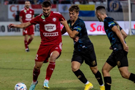 Előbb nyitjuk, majd zárjuk