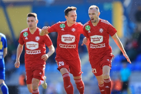 Védett tizenegyessel, emberhátrányban