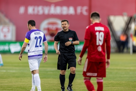 Pont egy éve is ő fújta