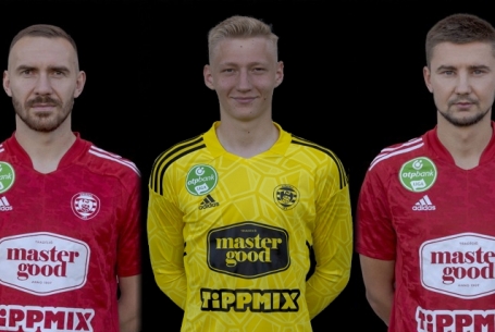 Távozók a kapuból, a védelemből