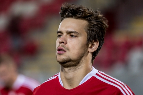 Lejárt szerződéssel távozik