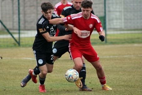 Itthon, a Hatvan ellen