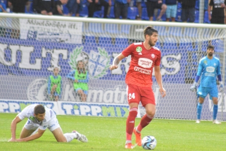 Egy beadás balról, egy jobbról