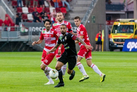 Egy bajnokságon belül három 1–1