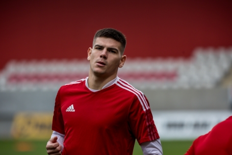 Vereség és piros lap