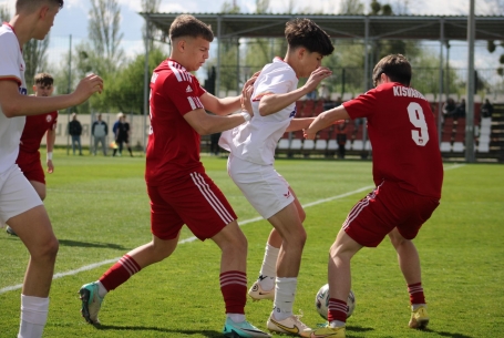 Háromból három győzelem a hétközi meccseken