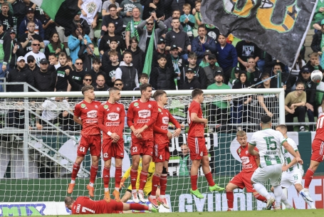 Mindenki mindenkinek gratulált