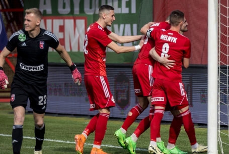 Csilingelt a kapufa, zörgött a háló