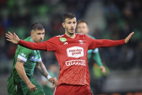 A mezőny első felében a jobbhátvéd