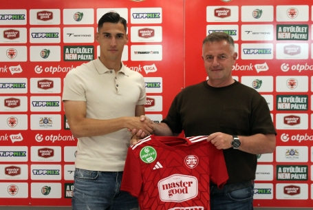 Csatlakozott az ikertestvéréhez