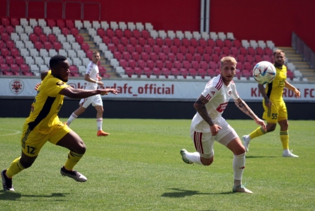 Pazar támadás, korai vezetés