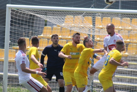 Közelről, távolról, háttal