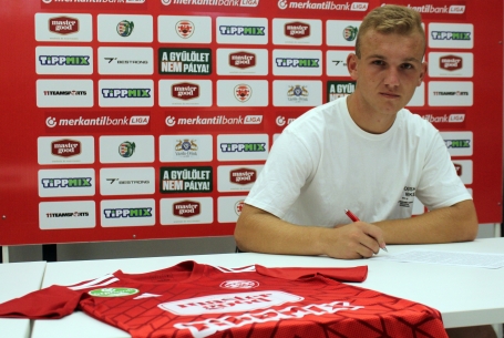 Profi szerződéshez jutott