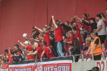 Vasárnapi jegyértékesítés