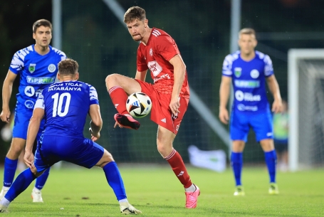 Apanapok miatt van távol a légiós