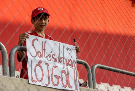 Jegyek személyesen és online