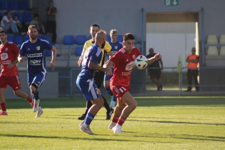 Felnégyeltek bennünket