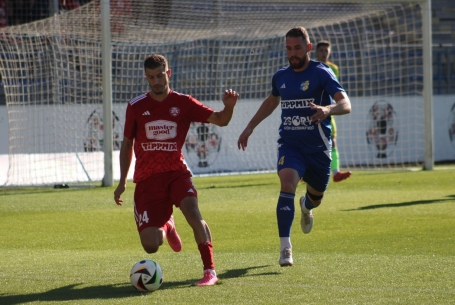 Hárman hatszáz perc felett