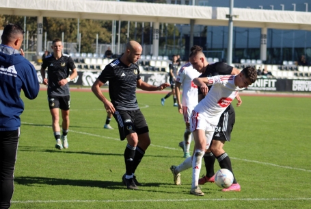 Egy találat döntött a listavezető javára