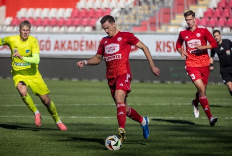 Szakvezetőnk „irányítja” a kisvárdaiaktól hemzsegő válogatottat