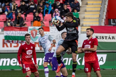 Sarkazós gól és nagy védések