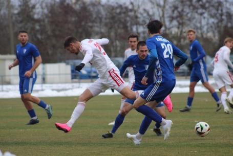 Döntetlen a listavezető otthonában