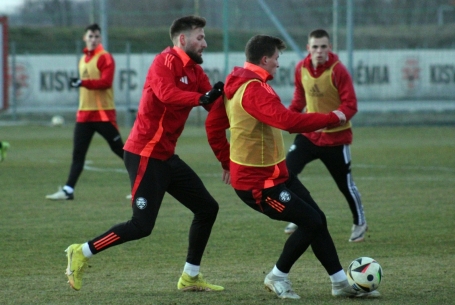 Hétfőn edzés, kedden utazás