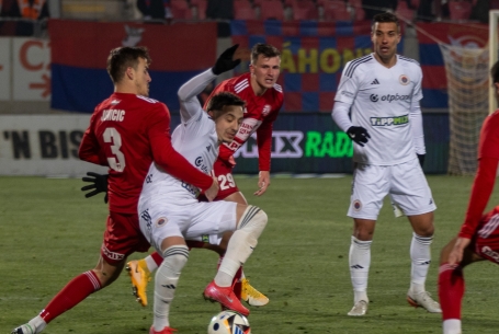 Hárman fél órán belül