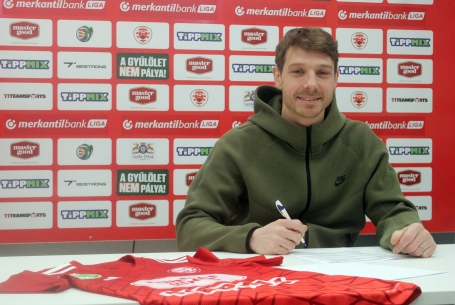 Új játékos a középpályára