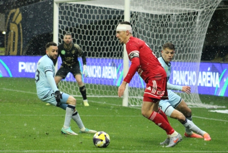 Védő – turbánnal a fején