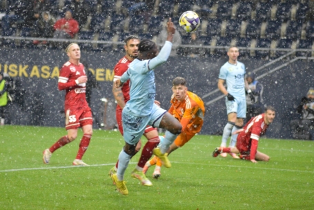 Két hazai gól a hópelyhek között