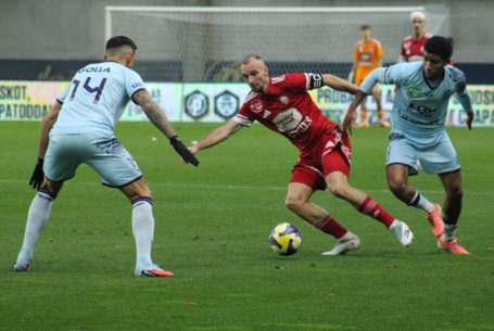 Zsinórban hatvan bajnokinál tart