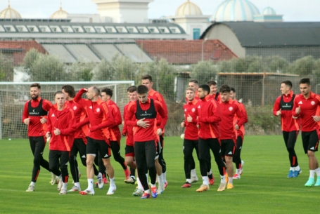 Hétfőn edzés, kedden utazás